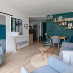 Nice Design Apt With Balcony In The Heart Of Paris