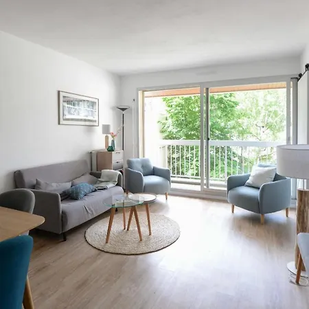 Apartment Nice Design Apt With Balcony In The Heart Of Paris *